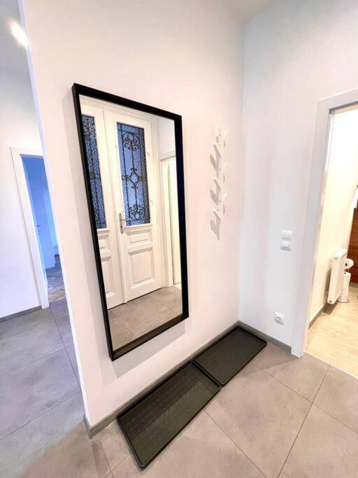 Brand New Spacious & Stylish Aptmt In City-Centre Виена Екстериор снимка